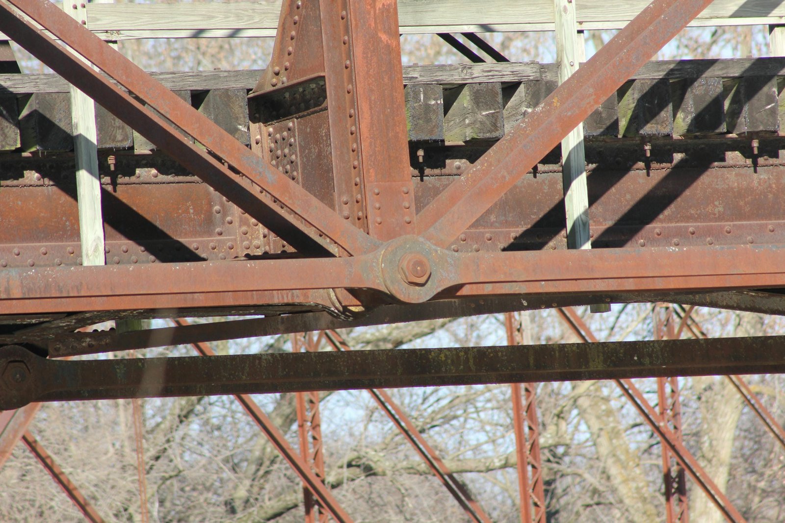 Lower connection